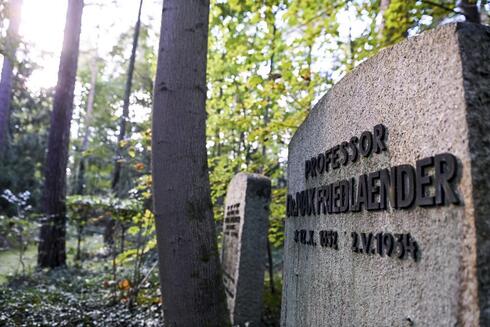 Lápida de Max Friedlaender en el  cementerio de Stahnsdorf, en Alemania. 