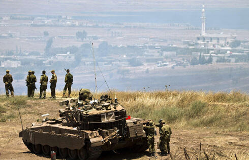 Soldados israelíes cerca de la frontera con Siria en los Altos del Golán. 