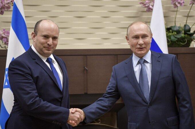 Em Jerusalém, eles não querem prejudicar o relacionamento com Moscou. Naftali Bennett, primeiro-ministro de Israel; e Vladimir Putin, presidente da Rússia.