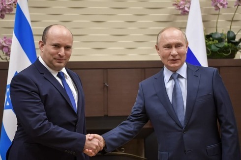 El primer ministro Naftalí Bennet y el presidente ruso Vladimir Putin. 