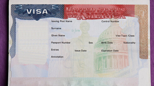 Un pasaporte con la visa para ingresar a Estados Unidos.