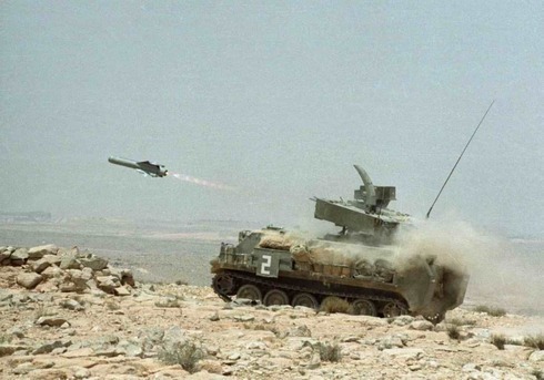 El misil Tamuz lanzado por un tanque.