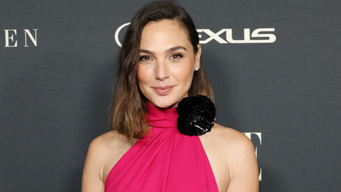 Gal Gadot en un evento de la revista Elle para mujeres de Hollywood. 