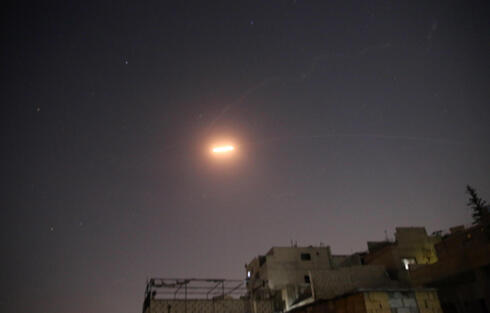 Un misil sobre la capital siria de Damasco.