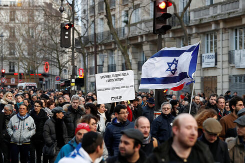 Manifestación contra el antisemitismo y el racismo en París luego del asesinato de Mirielle Knoll.