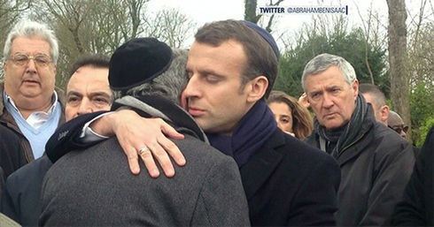 El presidente francés Emmanuel Macron en el funeral de Mirielle Knoll.