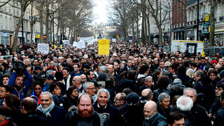 Manifestación contra el antisemitismo y el racismo en París luego del asesinato de Mirielle Knoll.