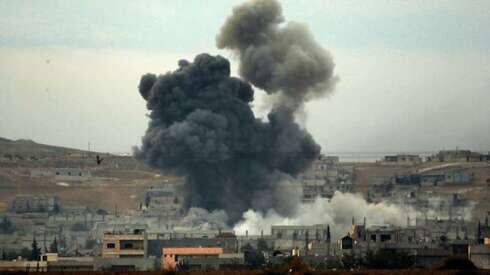 Archivo. Bombardeo de la coalición liderada por Estados Unidos en Kaboni, Siria. (AP) Bombardeo de la coalición liderada por Estados Unidos en Kaboni, Siria.