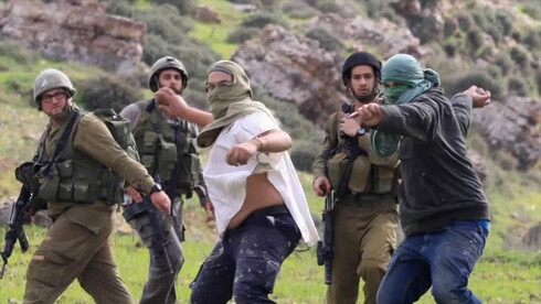 Archivo: Colonos y palestinos se enfrentan en Cisjordania, el 16 de octubre de 2021.