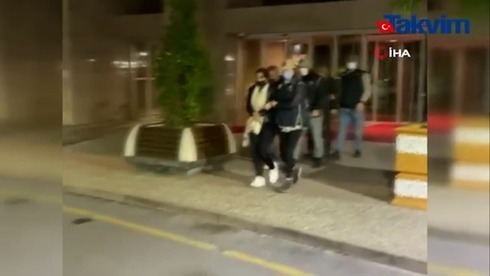 Captura de video del momento en que la pareja israelí es arrestada. 