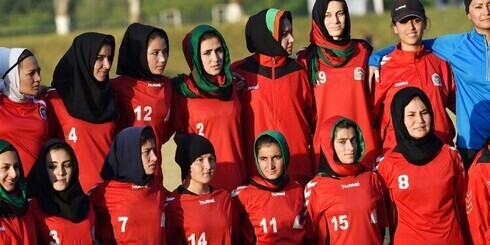 El seleccionado juvenil de fútbol femenino de Afganistán. 