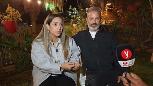  Natalie y Mordi Oknin hablan con Ynet desde su casa el jueves. 