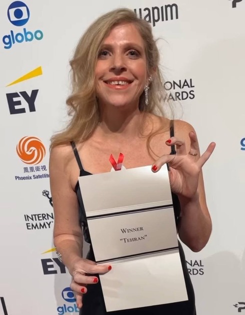 La guionista y productora Dana Eden en la ceremonia de los Premios Emmy Internacional en Nueva York.