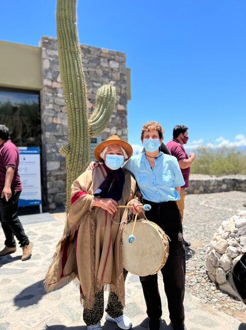 Galit Ronen en Tucumán cuando llevó la primera máquina de agua a esa provincia argentina. 