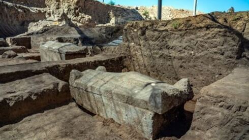  Una tumba desenterrada en Yavne se cree que es de la era del Sanedrín. 