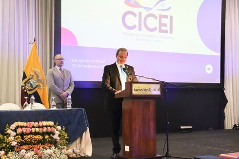 El embajador de Israel en Ecuador, Zeev Harel, habla durante la presentación de la CICEI.