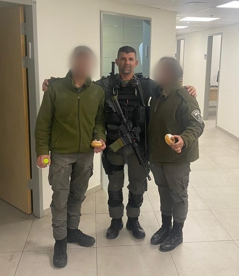 Los dos agentes de la Policía de Fronteras que abrieron fuego contra el terrorista palestino.