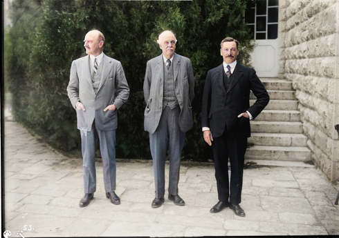 Lord Arthur James Balfour, Lord Edmund Allenby y el alto comisionado Herbert Samuel en la ceremonia de inauguración de la Universidad Hebrea de Jerusalem, 1 de abril de 1925. 