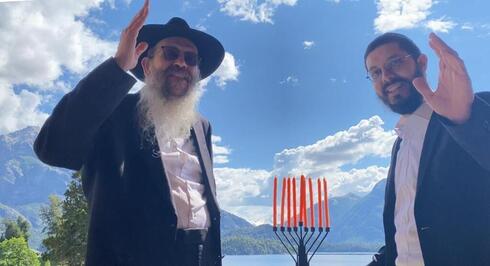 La Janukia en Bariloche, en el sur de Argentina, ante un paisaje imponente. (Jabad Lubavitch) Januca Bariloche