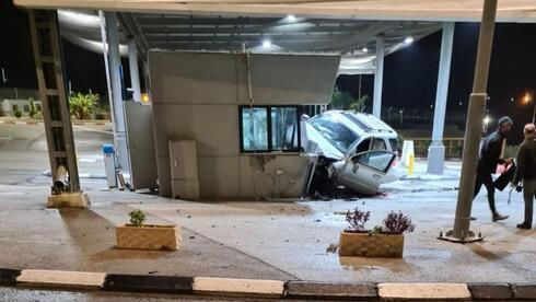 Consecuencias del ataque con un coche a un puesto de control en Cisjordania. (Ministerio de Defensa) Consecuencias del ataque con un coche a un puesto de control en Cisjordania.