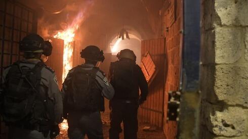 Fuerzas policiales en Acre durante los disturbios de mayo. 