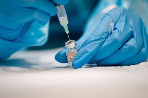 Pfizer BioNTech dicen que está probada la efectividad de la vacuna contra la variante Ómicron. 