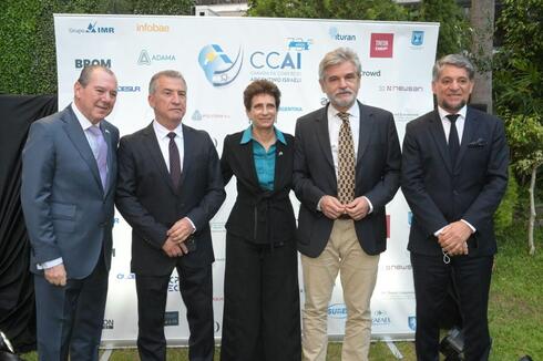De izquierda a derecha, Mario Montoto, Sergio Urribarri, Galit Ronen, Daniel Filmus y Gustavo Martínez Pandiani. (Gentileza) Encuentro anual Cámara de Comercio Argentino Israelí