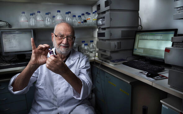Dr. Yehezkel Bernholtz, fundador de Ayana Pharma.