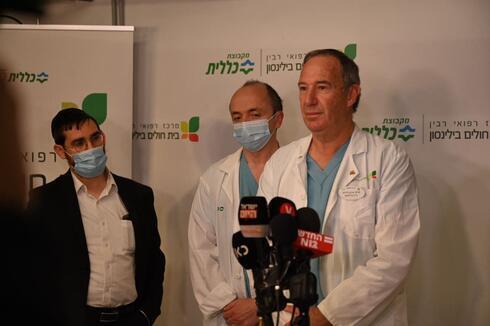  Director del Departamento de Ginecología del Centro Médico Rabin Prof. Arnon Vizhnitser. 