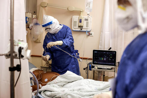 Sala de atención de pacientes con COVID-19. 