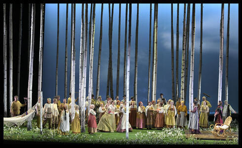 Producción actual de la Ópera Israelí "Yevgeni Onegin", de Tchaikovsky. (Yossi Zwecker) Producción actual de la Ópera Israelí de Yevgeni Onegin de Tchaikovsky.