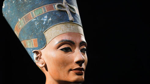 El rostro de Nefertiti, tal como fue restaurado hace unos años.