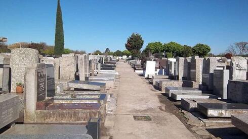 Cementerio judío de La Tablada en la provincia de Buenos Aires, Argentina.