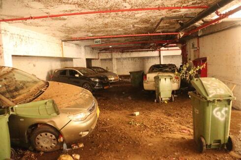 Daños causados ​​a coches estacionados en garajes subterráneos. 