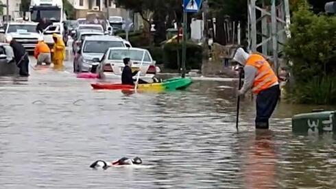 Calles inundadas en Petah Tikva. 