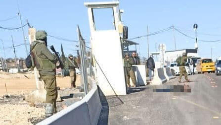 Cruce Gush Etzion tras el ataque perpetrado por un terrorista palestino.