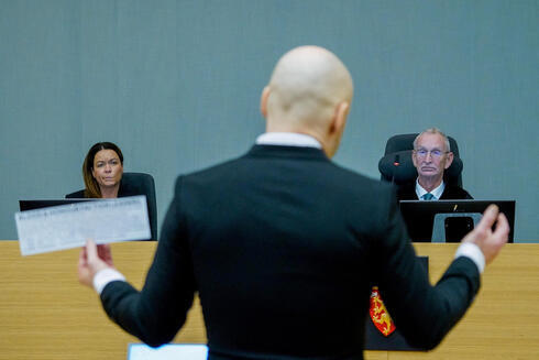 La jueza Henriette Thoner y el juez Dag Bjoervik en el primer día del juicio del asesino en masa Anders Behring Breivik, donde solicita la libertad condicional. 