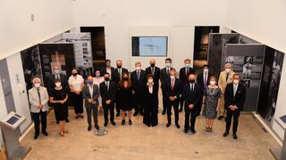 Los 14 embajadores en el Museo del Holocausto de Buenos Aires. 