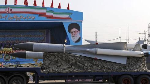 Misil iraní exhibido durante un desfile militar en Teherán en 2018. 