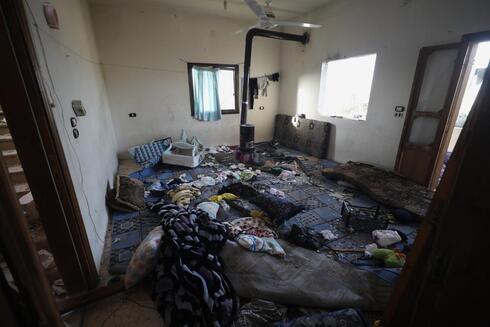 Así quedó una de las habitaciones de la casa donde habría estado alojado el líder de ISIS. 
