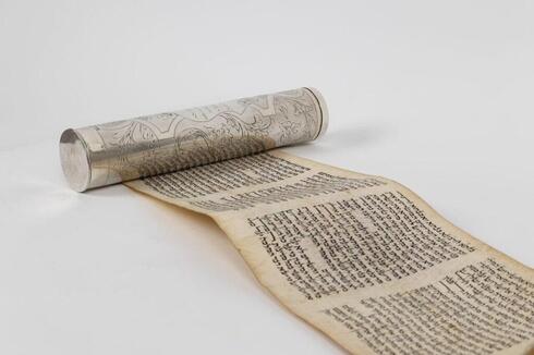 El Libro de Ester que sobrevivió al Holocausto. 