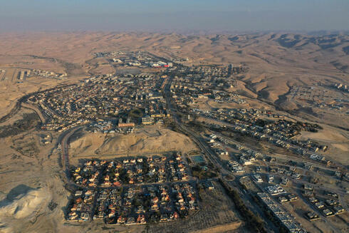 Vista aérea de Yeruham en el sur de Israel. 