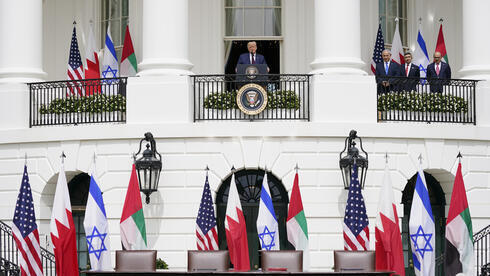 El presidente Donald Trump habla durante la ceremonia de firma de los Acuerdos de Abraham en el Jardín Sur de la Casa Blanca.
