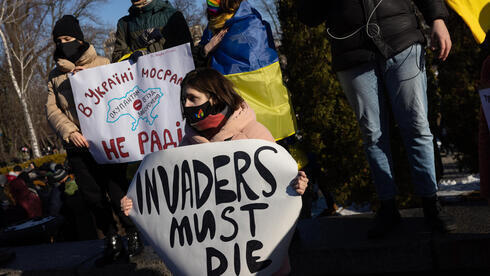 Protesta contra Rusia en Ucrania en medio de tensiones. 