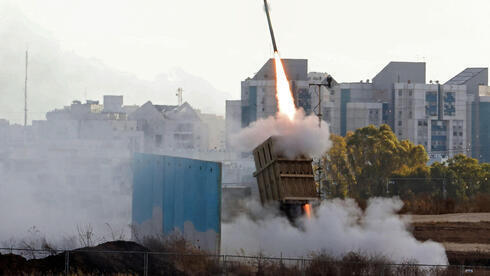 El sistema de defensa antimisiles Cúpula de Hierro en funcionamiento durante los combates de mayo de 2021 con Hamás. 