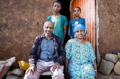Miembros de la comunidad Falash Mura en un campamento de espera en Etiopía.
