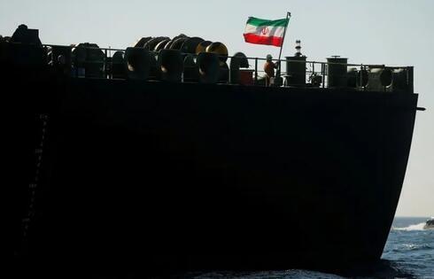 Barco petrolero iraní. 