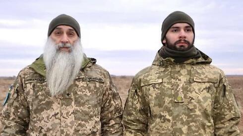 David Cherkassky e seu pai, ambos membros do exército ucraniano.