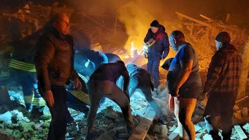 Equipos de rescate en la ciudad ucraniana bombardeada de Zhytomyr. 