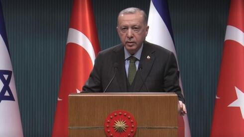 Recep Tayyip Erdogan habla en el Palacio Presidencial durante la declaración conjunta que hicieron con Isaac Herzog. 